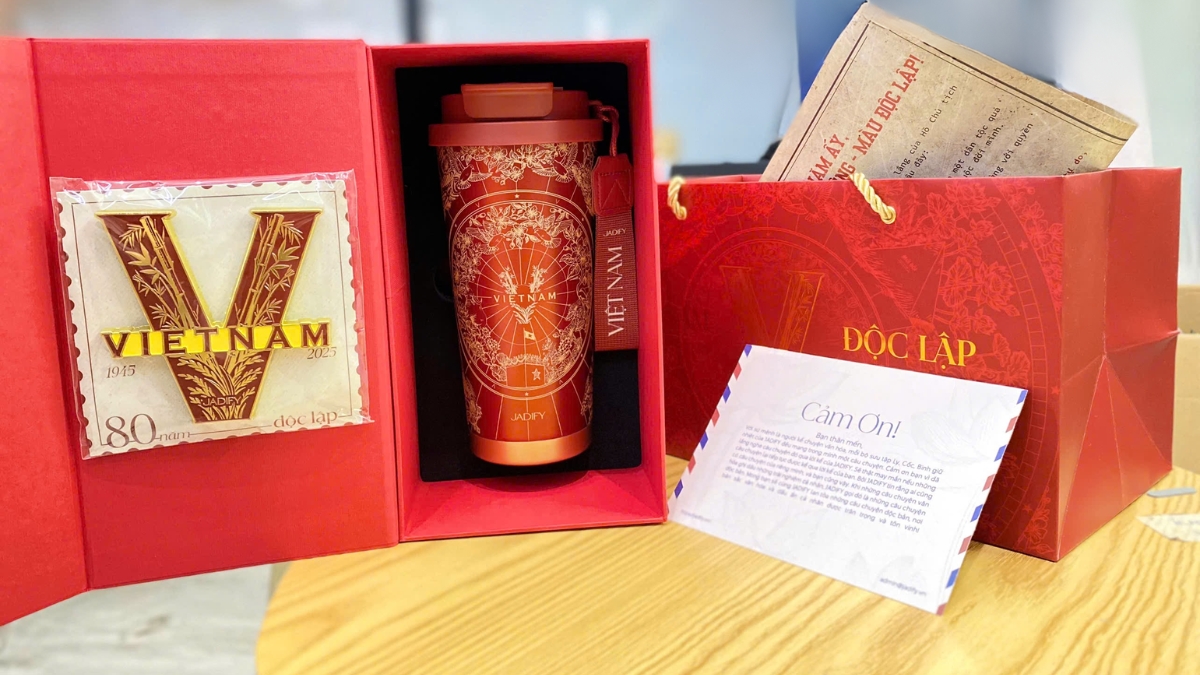 Giới trẻ rần rần unbox set ly yêu nước, săn tìm magnet chữ V độc bản- Ảnh 3.