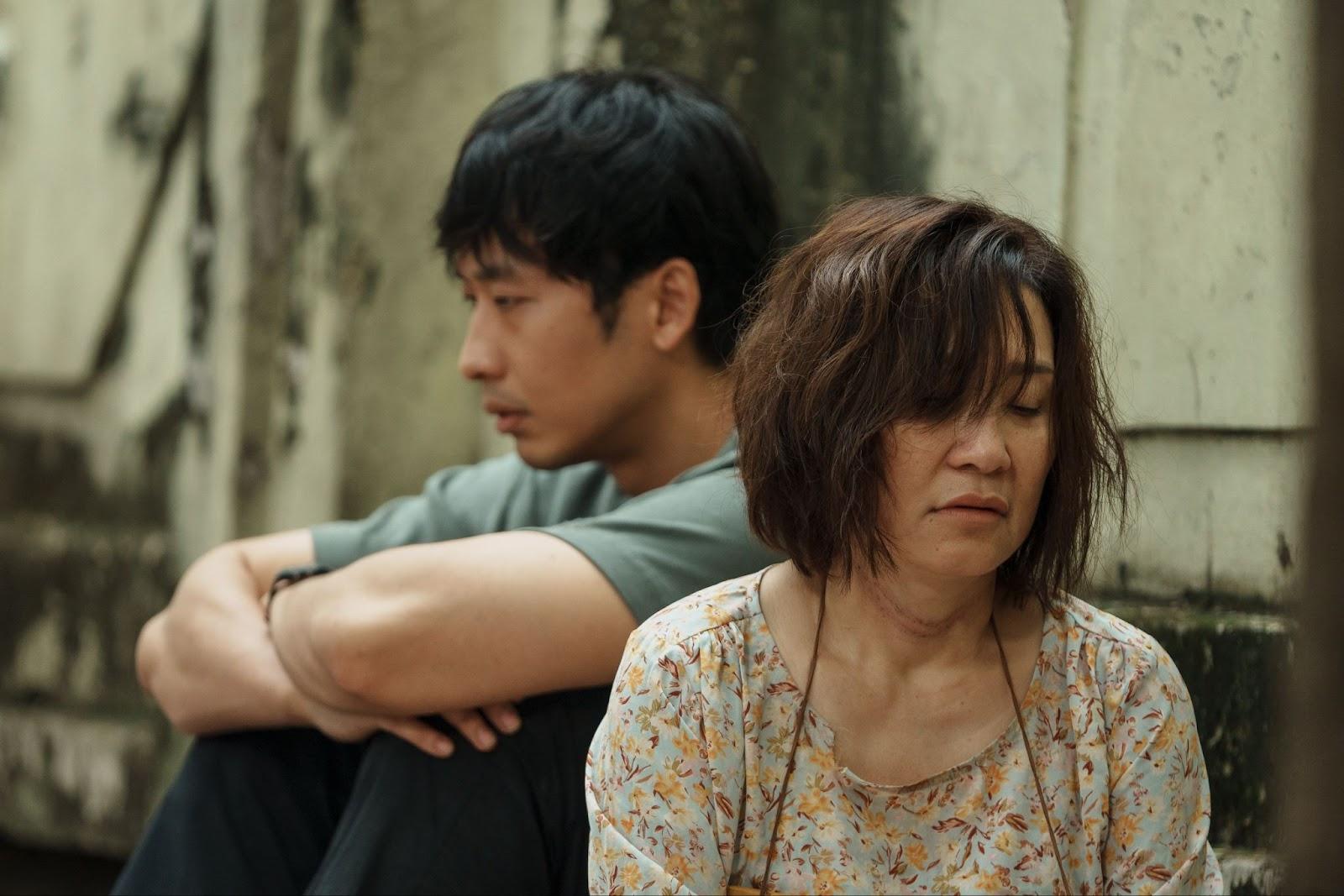 Mang Mẹ Đi Bỏ: Diễn xuất đỉnh cao của nam thần trăm tỷ Tuấn Trần- Ảnh 1. Mang Mẹ Đi Bỏ: Diễn xuất đỉnh cao của nam thần trăm tỷ Tuấn Trần- Ảnh 1.