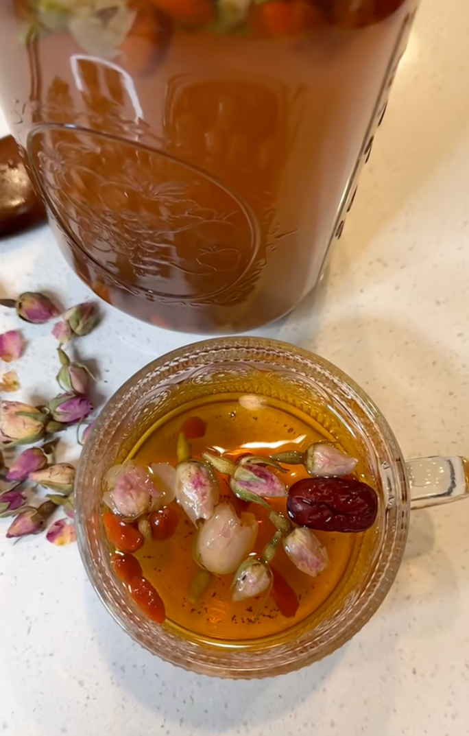 48 tuổi, tôi duy trì uống cốc trà dưỡng nhan này mỗi ngày- Ảnh 6.