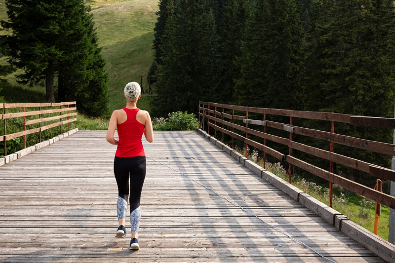 Sau tuổi 45, tôi đã đi bộ kiểu này: Không ngờ mỡ bụng giảm nhanh hơn cả tập gym- Ảnh 3.