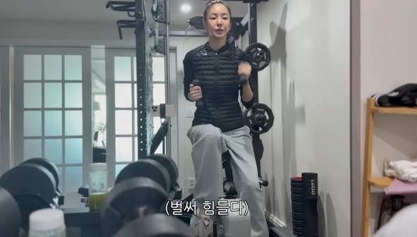 Nữ diễn viên giảm 16kg thần tốc sau sinh, cơ bụng "quá đỉnh": Bí quyết nào giúp cô có vóc dáng hoàn hảo đến vậy?- Ảnh 5. Nữ diễn viên giảm 16kg thần tốc sau sinh, cơ bụng "quá đỉnh": Bí quyết nào giúp cô có vóc dáng hoàn hảo đến vậy?- Ảnh 5.
