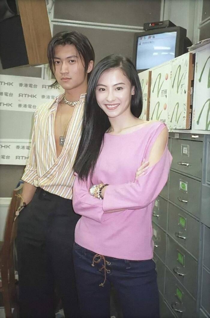 6 mỹ nhân liên luỵ trong scandal "trai hư lộ 1.300 ảnh nóng": Chung Hân Đồng - Trương Bá Chi chưa phải người thảm nhất- Ảnh 4. 6 mỹ nhân liên luỵ trong scandal "trai hư lộ 1.300 ảnh nóng": Chung Hân Đồng - Trương Bá Chi chưa phải người thảm nhất- Ảnh 4.