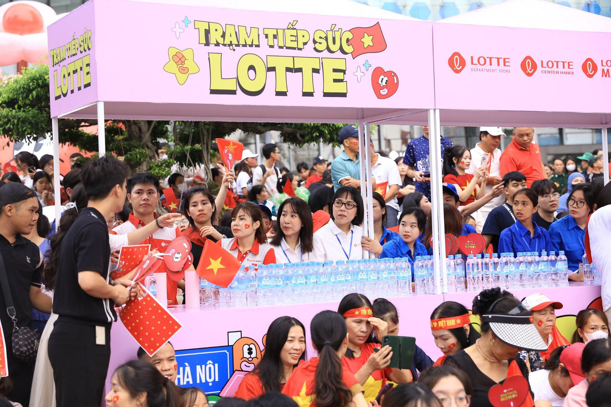 Lotte tặng miễn phí 5000 phần quà cho người dân theo dõi duyệt binh Quốc Khánh- Ảnh 1.