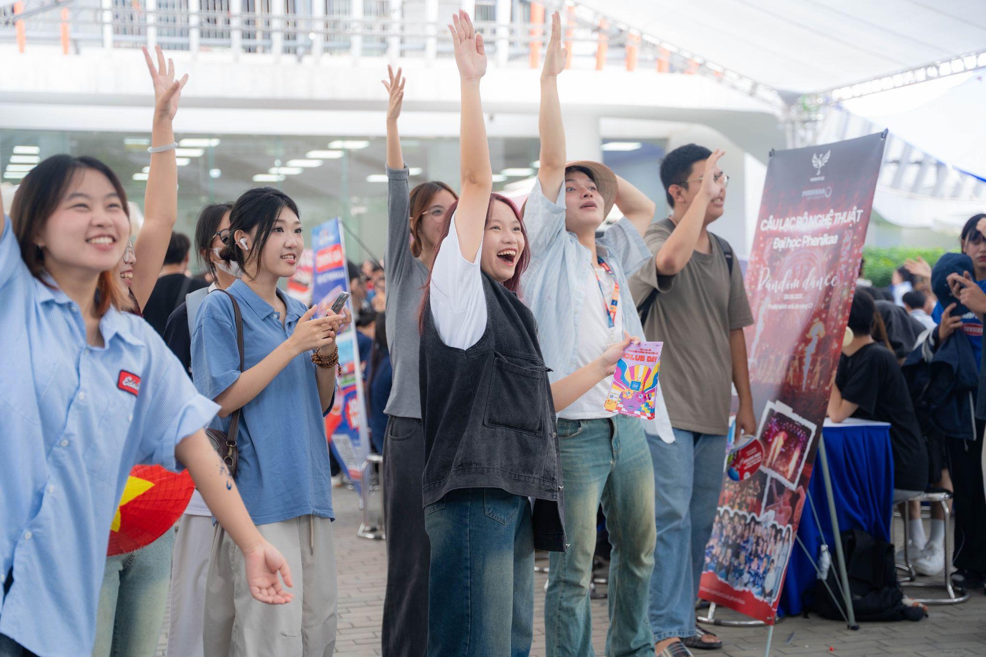 Rộn ràng mùa nhập học: Ngày hội Kết nối Student Club Day 2025 tại Đại học Phenikaa- Ảnh 4. Rộn ràng mùa nhập học: Ngày hội Kết nối Student Club Day 2025 tại Đại học Phenikaa- Ảnh 4.