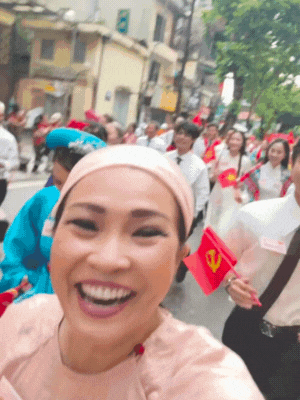 Khối nghệ sĩ thi nhau "chạy marathon" giữa tổng duyệt, ai chứng kiến cũng phải bật cười: Chuyện gì đây?- Ảnh 4. Khối nghệ sĩ thi nhau "chạy marathon" giữa tổng duyệt, ai chứng kiến cũng phải bật cười: Chuyện gì đây?- Ảnh 4.