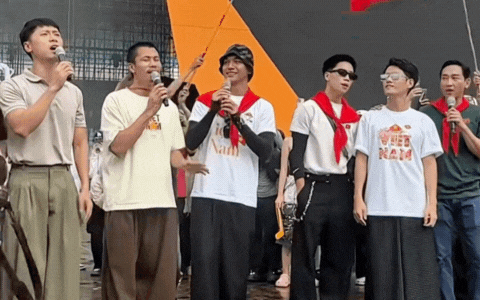 Dàn sao Mưa Đỏ "mơ cũng không dám nghĩ đến" khi thông báo "phá lệ" làm một điều đặc biệt ngay dịp lễ 2/9- Ảnh 1.