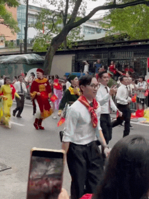 Khối nghệ sĩ thi nhau "chạy marathon" giữa tổng duyệt, ai chứng kiến cũng phải bật cười: Chuyện gì đây?- Ảnh 2. Khối nghệ sĩ thi nhau "chạy marathon" giữa tổng duyệt, ai chứng kiến cũng phải bật cười: Chuyện gì đây?- Ảnh 2.