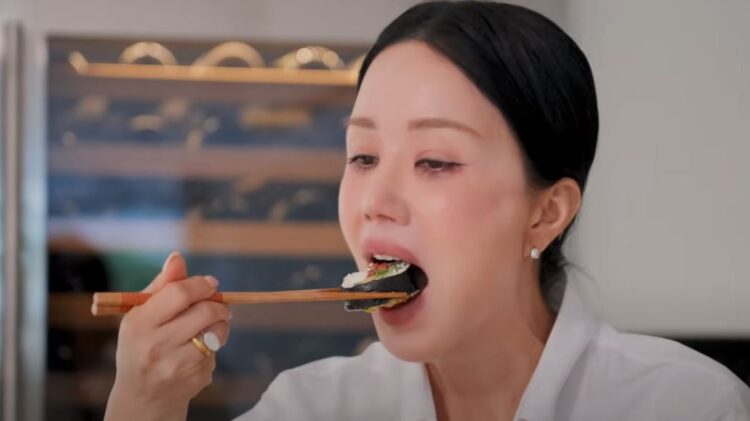Nữ diễn viên giảm 16kg thần tốc sau sinh, cơ bụng "quá đỉnh": Bí quyết nào giúp cô có vóc dáng hoàn hảo đến vậy?- Ảnh 4. Nữ diễn viên giảm 16kg thần tốc sau sinh, cơ bụng "quá đỉnh": Bí quyết nào giúp cô có vóc dáng hoàn hảo đến vậy?- Ảnh 4.