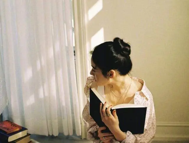 Nghèo không phải số phận: 4 lối tư duy yếu kém khiến đời bạn mãi luẩn quẩn- Ảnh 1.