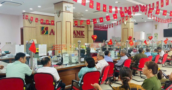 Agribank làm việc xuyên lễ, đảm bảo tặng quà kịp thời dịp Quốc khánh- Ảnh 1.