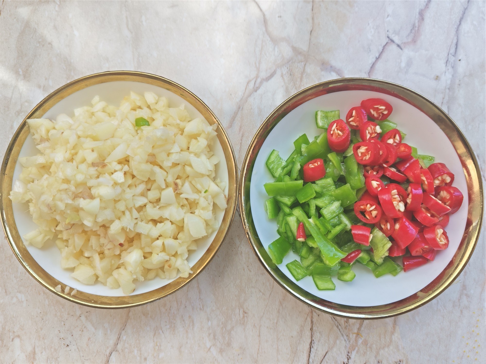 Cách ăn cà tím kiểu mới: Chỉ cần hấp - xé - trộn, ngon đến mức ăn liền 2 bát cơm- Ảnh 2.