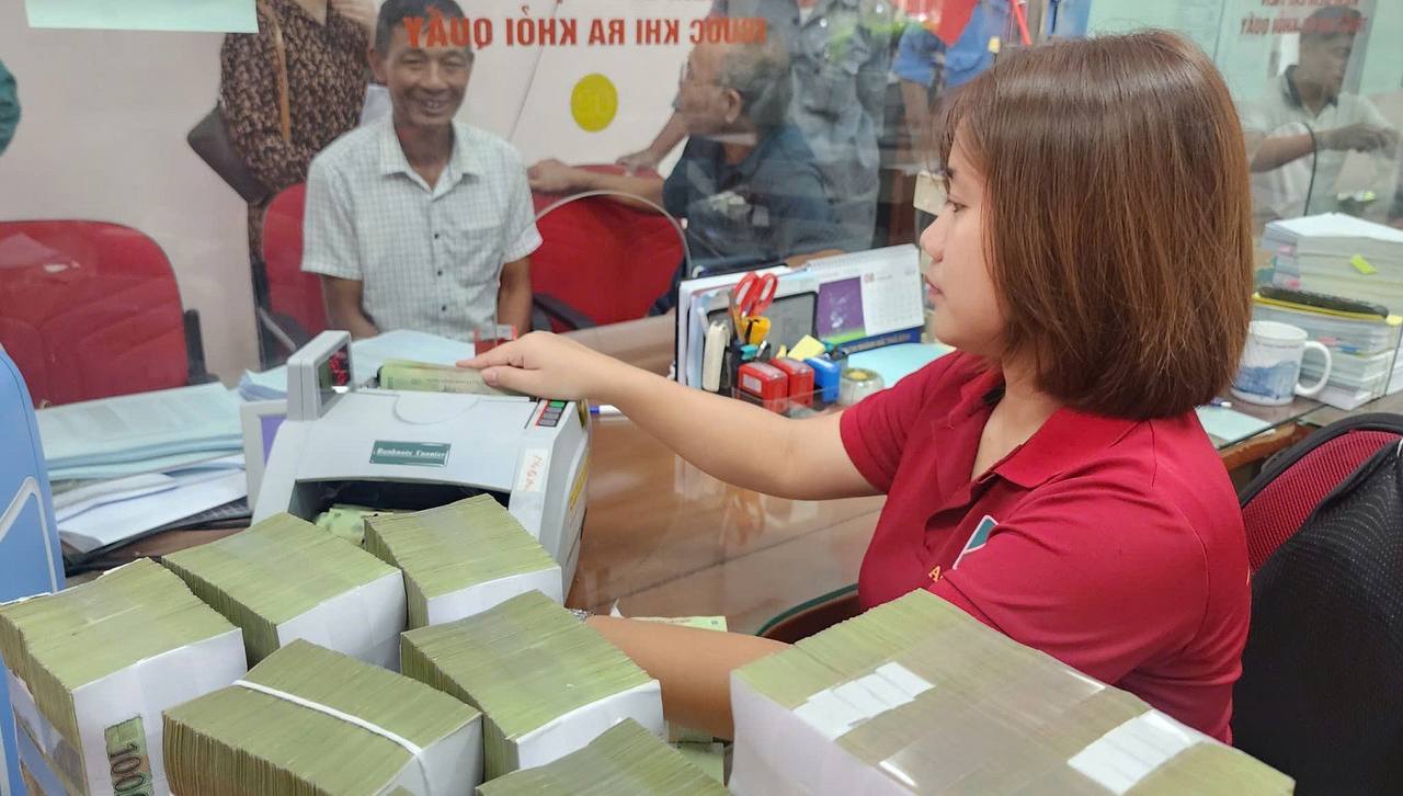Agribank làm việc xuyên lễ, đảm bảo tặng quà kịp thời dịp Quốc khánh- Ảnh 2.