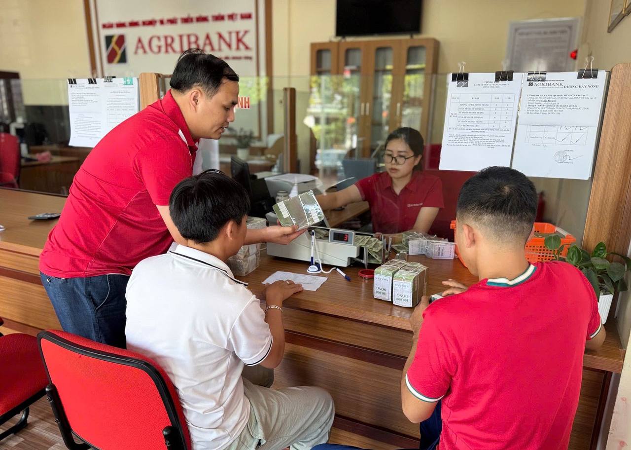 Agribank làm việc xuyên lễ, đảm bảo tặng quà kịp thời dịp Quốc khánh- Ảnh 3.