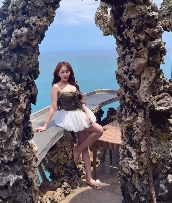 Khoe dáng cực phẩm dưới nắng Bali, hot girl Việt khiến MXH "chao đảo"- Ảnh 3. Khoe dáng cực phẩm dưới nắng Bali, hot girl Việt khiến MXH "chao đảo"- Ảnh 3.