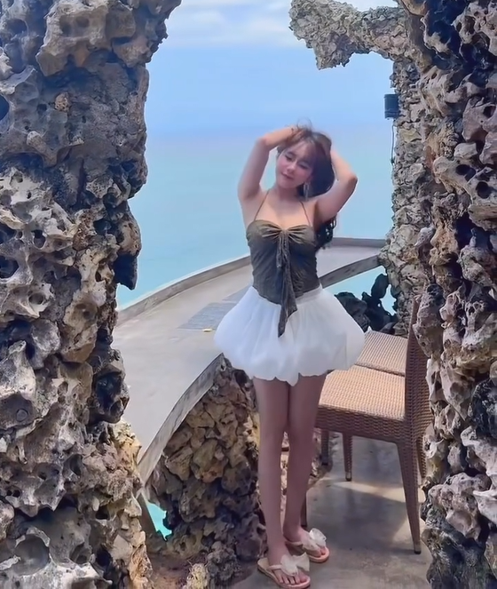 Khoe dáng cực phẩm dưới nắng Bali, hot girl Việt khiến MXH "chao đảo"- Ảnh 2. Khoe dáng cực phẩm dưới nắng Bali, hot girl Việt khiến MXH "chao đảo"- Ảnh 2.