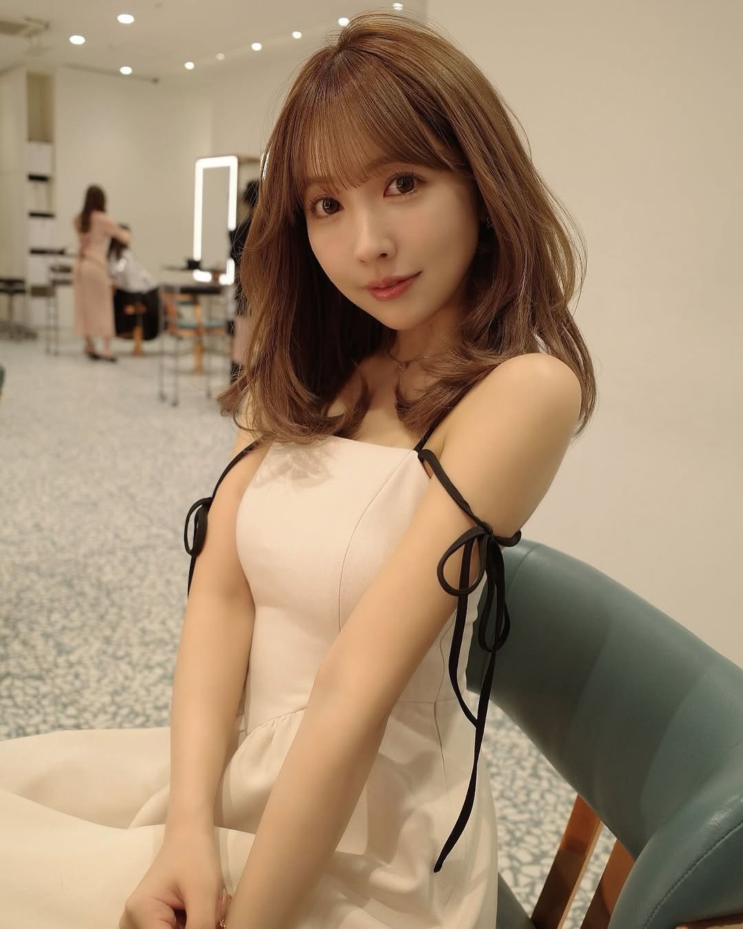 photo-1754032107057