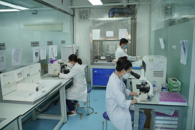 Phát hiện bệnh sớm từ xét nghiệm sốt xuất huyết- Ảnh 2.