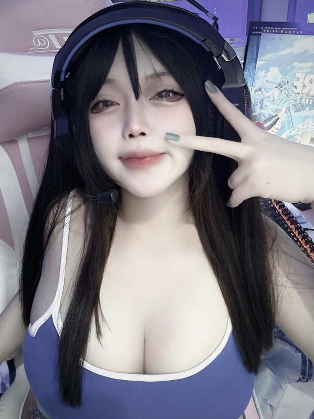 Chán soạn giáo án chơi game, hot girl hóa nữ cao bồi nóng bỏng, gợi cảm - Ảnh 2.