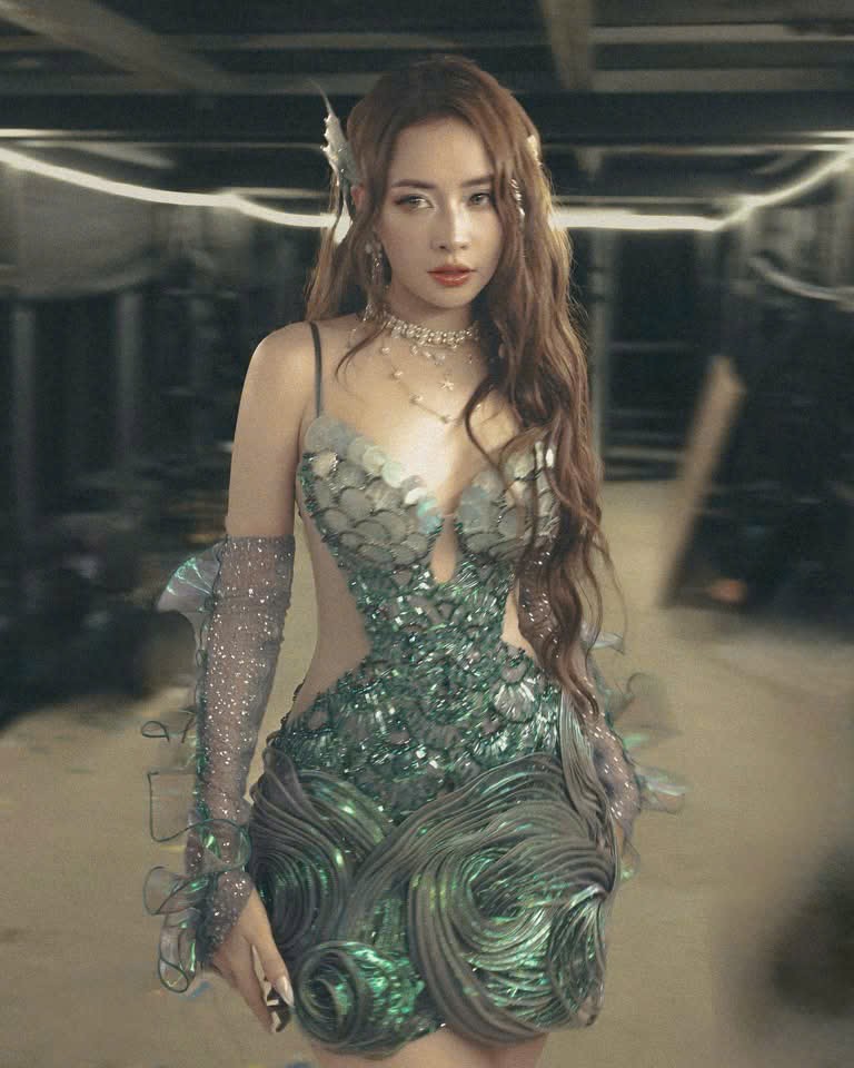 Cận cảnh bộ đầm giúp Chi Pu hóa thân thành "mỹ nhân ngư" thiêu đốt sân khấu- Ảnh 5.