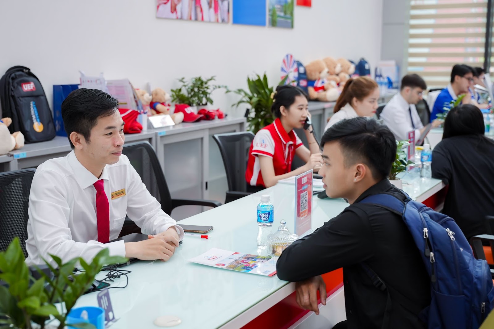 “Chốt” đăng ký nguyện vọng, thí sinh vẫn tìm thêm cơ hội chắc suất vào đại học- Ảnh 2.