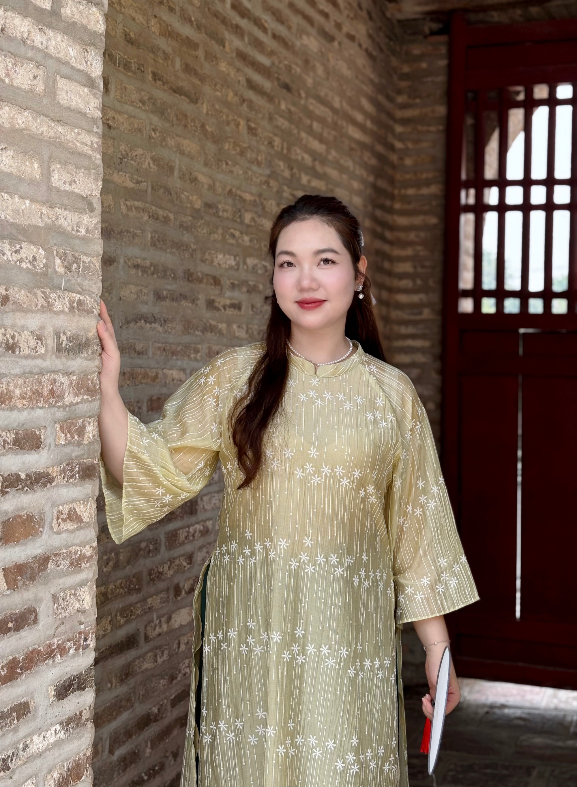 Những thiết kế áo dài thướt tha mà vẫn tôn dáng dành cho các nàng có vóc dáng đầy đặn- Ảnh 7.