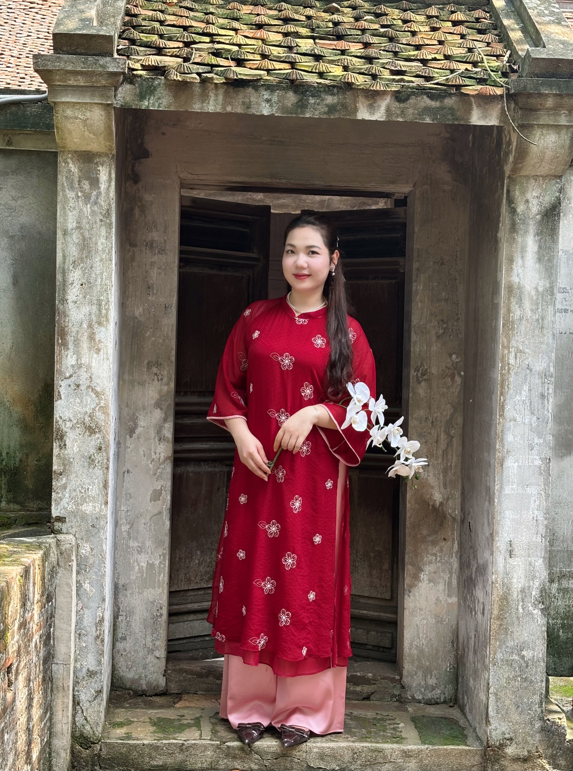 Những thiết kế áo dài thướt tha mà vẫn tôn dáng dành cho các nàng có vóc dáng đầy đặn- Ảnh 4.