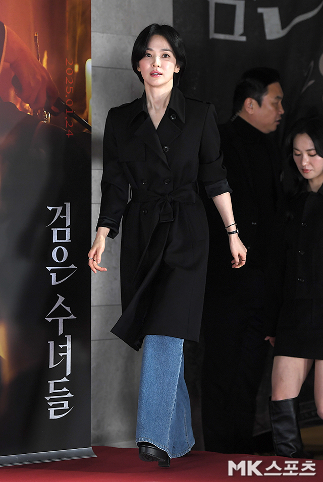 Cao 1m61 như Song Hye Kyo tưởng không "cân" được quần ống rộng, nhưng hóa ra cô mặc rất đẹp- Ảnh 11.