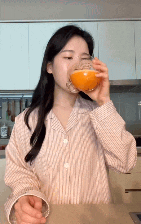 Chống già ở tuổi ngoài 35: Mỗi ngày uống một cốc nước màu cam được ví như "vitamin C trẻ hóa" làn da- Ảnh 8.