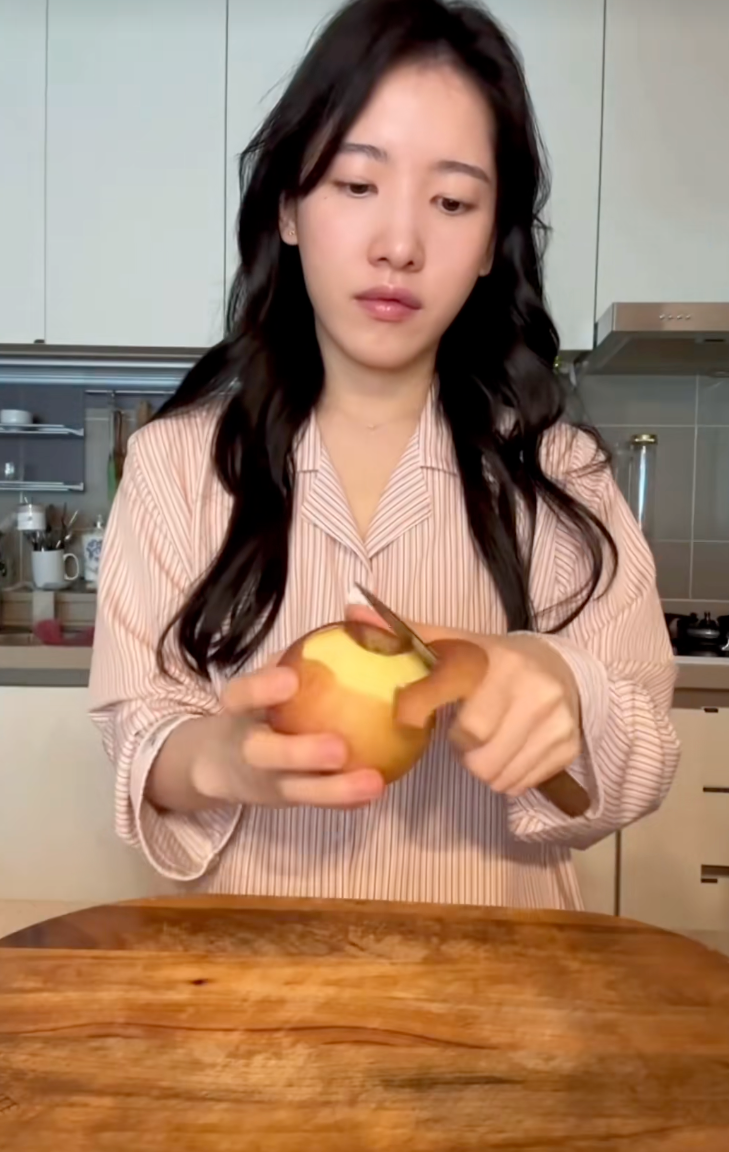 Chống già ở tuổi ngoài 35: Mỗi ngày uống một cốc nước màu cam được ví như "vitamin C trẻ hóa" làn da- Ảnh 4.
