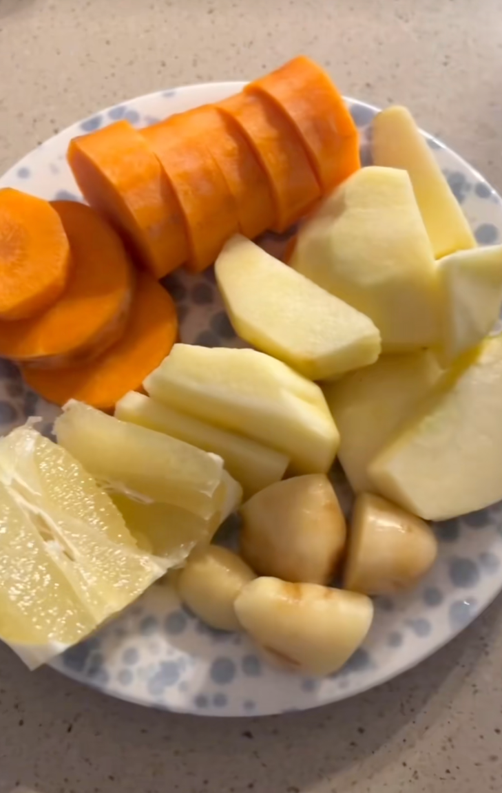 Chống già ở tuổi ngoài 35: Mỗi ngày uống một cốc nước màu cam được ví như "vitamin C trẻ hóa" làn da- Ảnh 5.