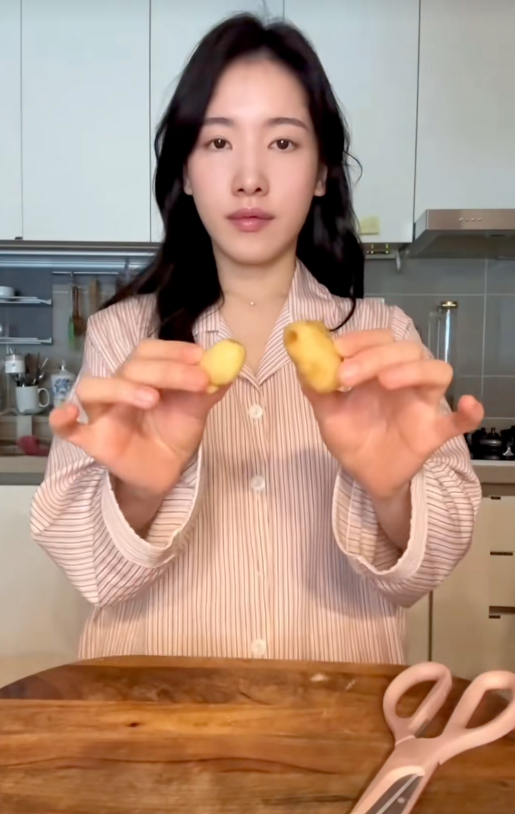 Chống già ở tuổi ngoài 35: Mỗi ngày uống một cốc nước màu cam được ví như "vitamin C trẻ hóa" làn da- Ảnh 6.