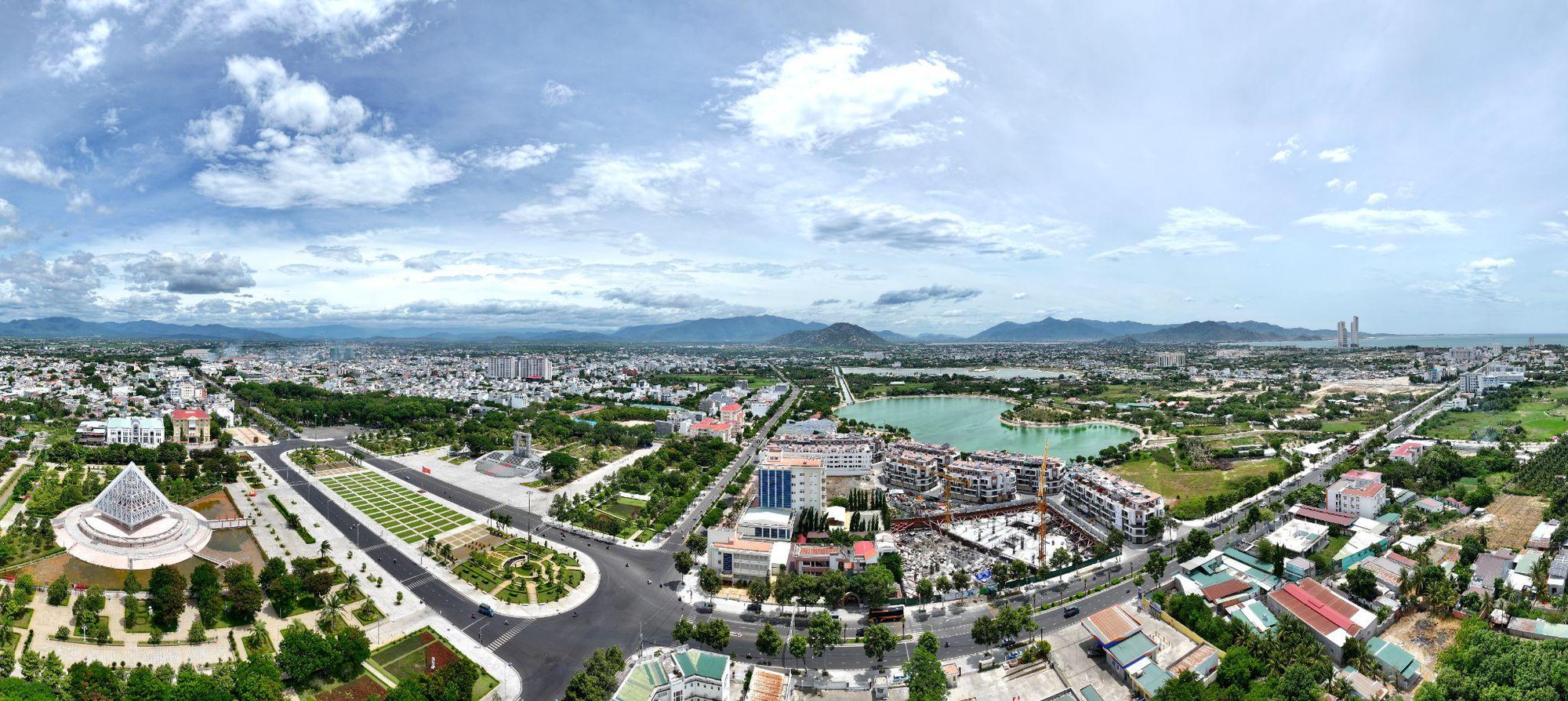 Lễ ra quân Hacom Tower: khai mở biểu tượng sống mới tại trung tâm Phan Rang (Nam Khánh Hòa)- Ảnh 3. Lễ ra quân Hacom Tower: khai mở biểu tượng sống mới tại trung tâm Phan Rang (Nam Khánh Hòa)- Ảnh 3.