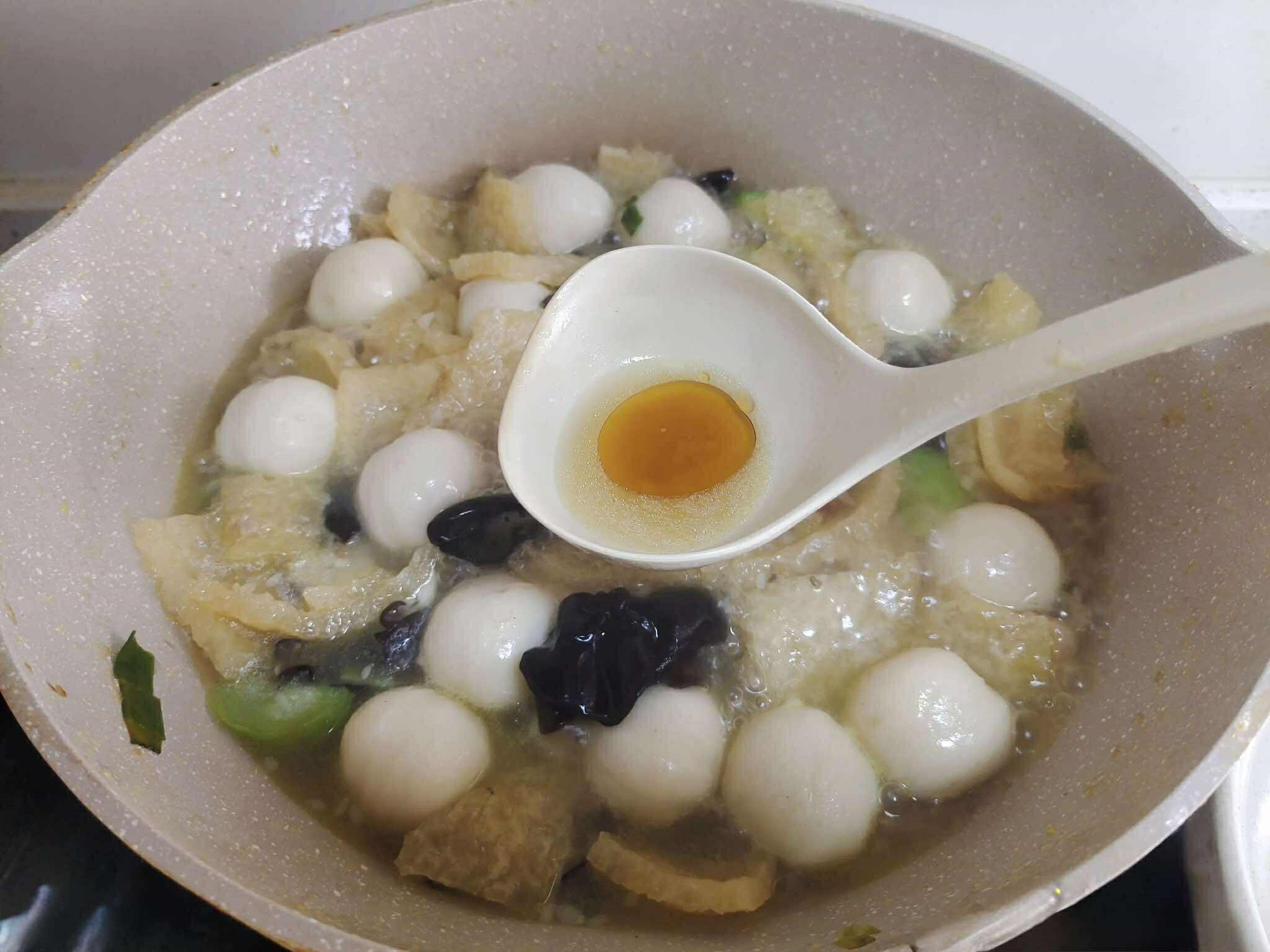 Miền Bắc nắng nóng, bữa tối chỉ cần 1 món canh này ăn cùng cơm hoặc miến vừa ngon lại "nịnh" khẩu vị cả nhà- Ảnh 8.