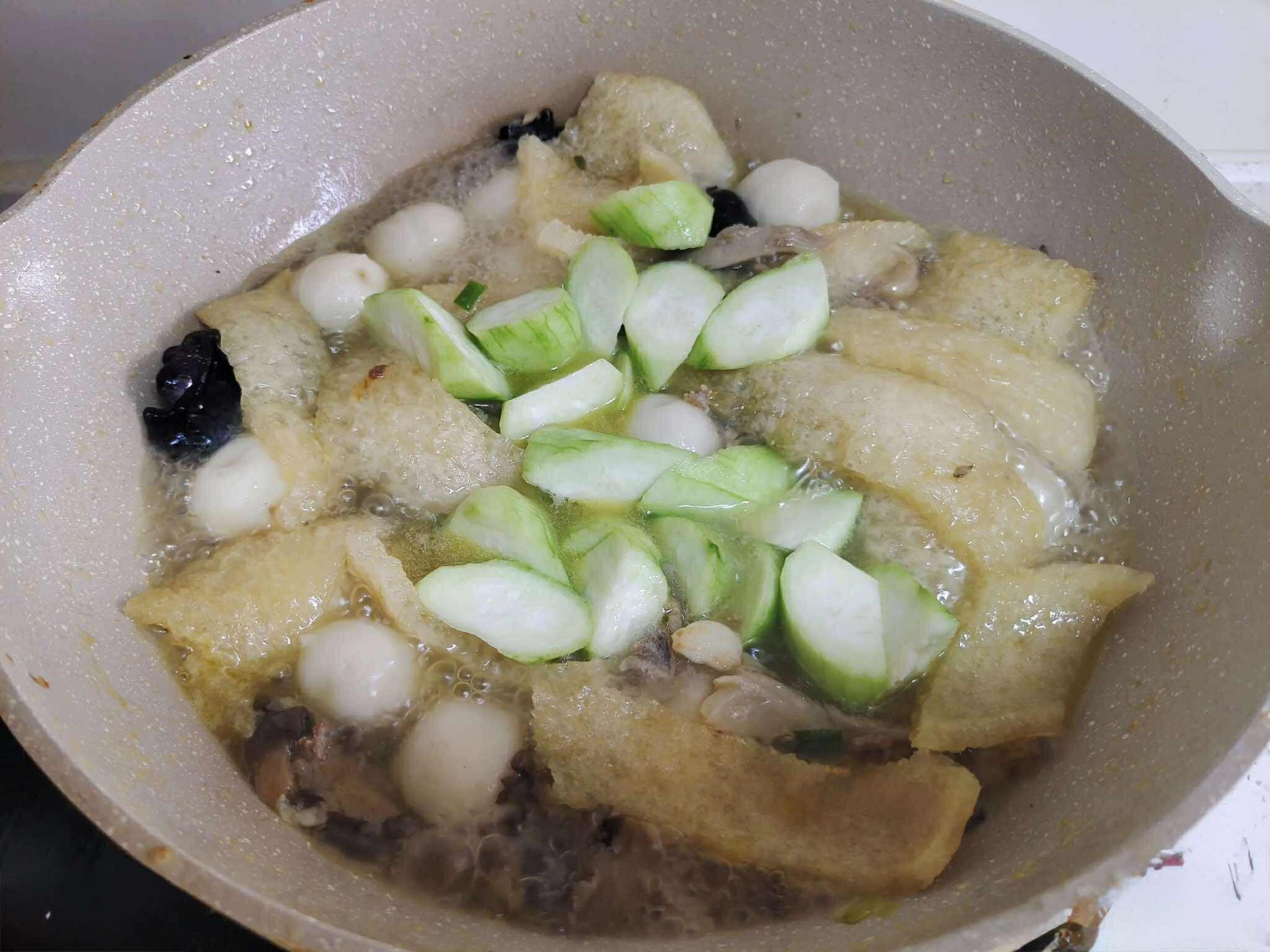 Miền Bắc nắng nóng, bữa tối chỉ cần 1 món canh này ăn cùng cơm hoặc miến vừa ngon lại "nịnh" khẩu vị cả nhà- Ảnh 7.