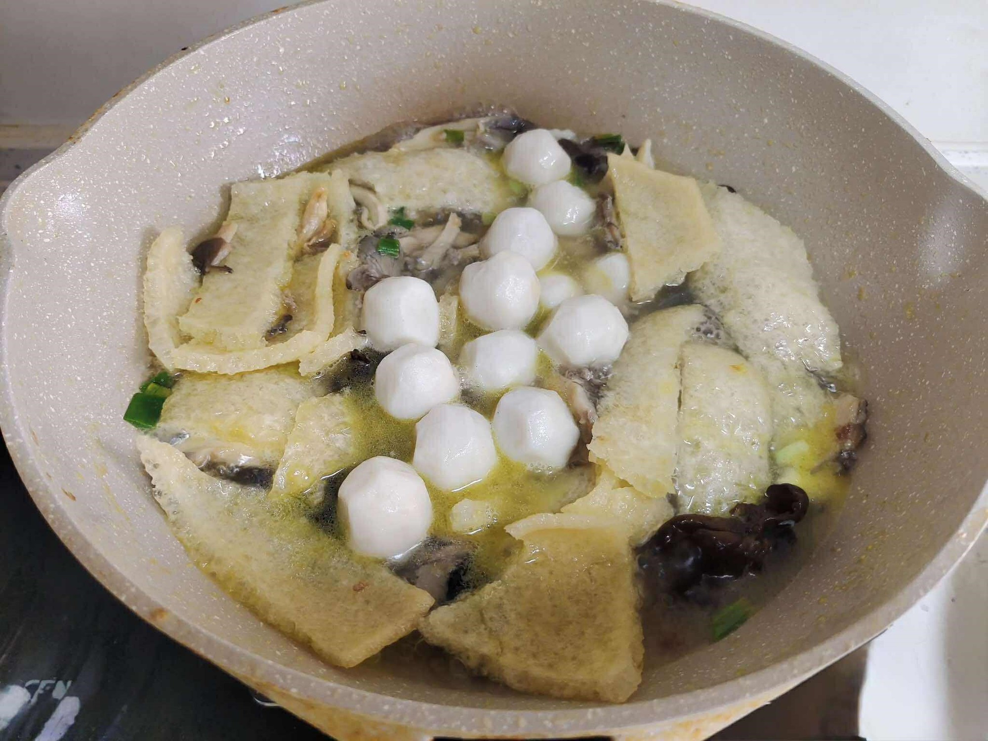 Miền Bắc nắng nóng, bữa tối chỉ cần 1 món canh này ăn cùng cơm hoặc miến vừa ngon lại "nịnh" khẩu vị cả nhà- Ảnh 6.