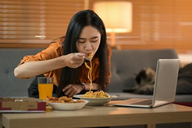4 thói quen âm thầm hủy hoại não bộ: Điều thứ nhất và thứ 3 hầu như ai cũng có- Ảnh 4.