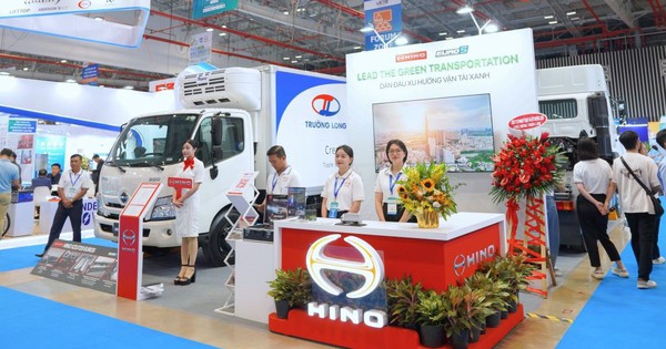 Hino Motors Việt Nam giới thiệu dòng xe tải Euro5 và IHINO-CONNECT tại VILOG 2025- Ảnh 1.