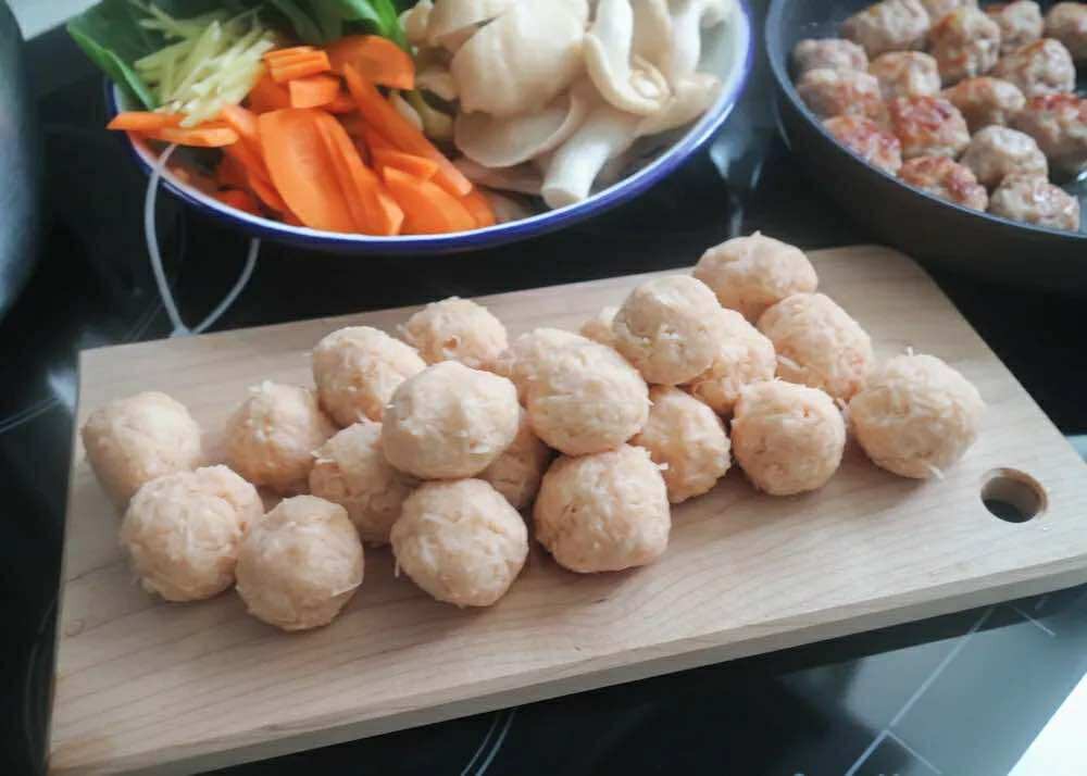 Bạn sẽ không ngờ món canh ngon miệng, dễ làm này lại được nấu từ nguyên liệu vô cùng quen thuộc mà rẻ- Ảnh 9. Bạn sẽ không ngờ món canh ngon miệng, dễ làm này lại được nấu từ nguyên liệu vô cùng quen thuộc mà rẻ- Ảnh 9.