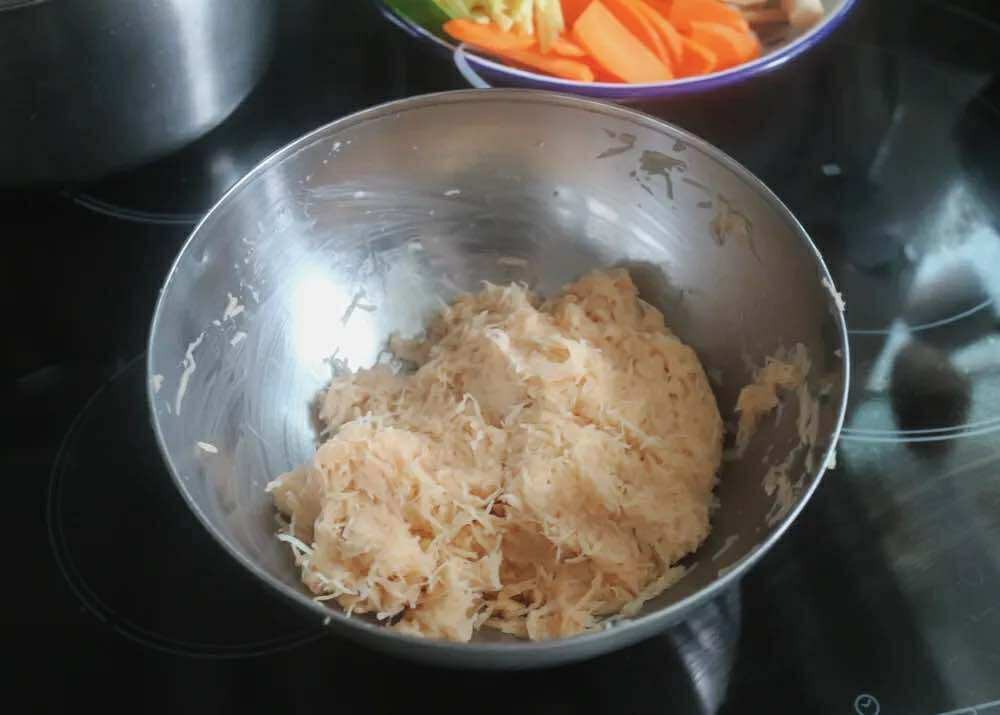 Bạn sẽ không ngờ món canh ngon miệng, dễ làm này lại được nấu từ nguyên liệu vô cùng quen thuộc mà rẻ- Ảnh 8. Bạn sẽ không ngờ món canh ngon miệng, dễ làm này lại được nấu từ nguyên liệu vô cùng quen thuộc mà rẻ- Ảnh 8.