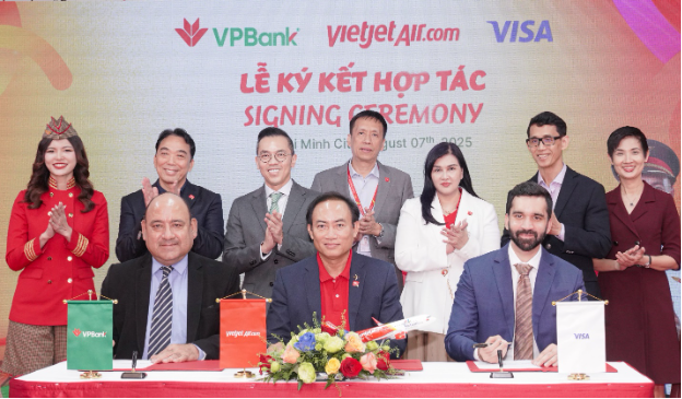 Vietjet tiên phong kết nối tiêu dùng số với thẻ tín dụng đồng thương hiệu YOJO hợp tác với VPBank- Ảnh 1.