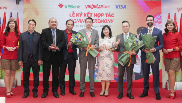 Vietjet tiên phong kết nối tiêu dùng số với thẻ tín dụng đồng thương hiệu YOJO hợp tác với VPBank- Ảnh 2.