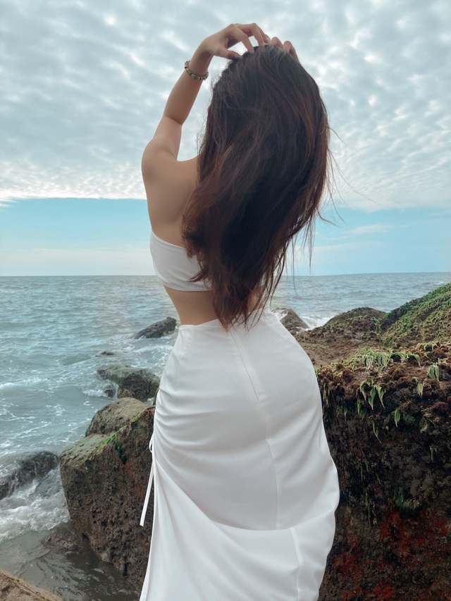 "Cực phẩm" khoe dáng nuột, triệu fan ví von "tiên cá lên bờ"- Ảnh 2. "Cực phẩm" khoe dáng nuột, triệu fan ví von "tiên cá lên bờ"- Ảnh 2.
