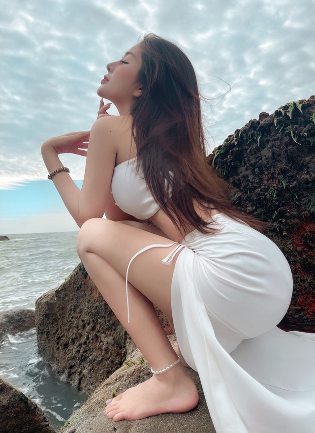"Cực phẩm" khoe dáng nuột, triệu fan ví von "tiên cá lên bờ"- Ảnh 3. "Cực phẩm" khoe dáng nuột, triệu fan ví von "tiên cá lên bờ"- Ảnh 3.