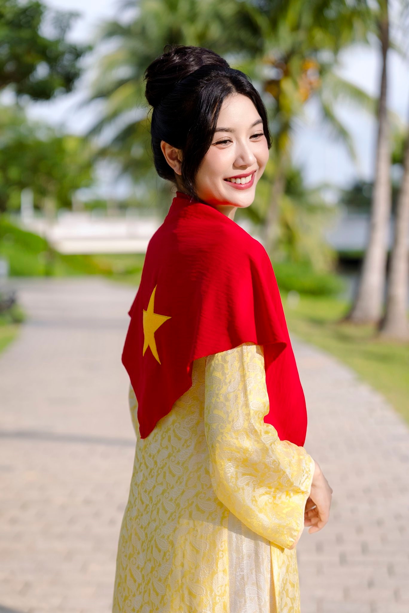 Dàn sao nhuộm đỏ MXH, không khí vui hơn Tết: Outfit xịn nhất chính là Dàn sao nhuộm đỏ MXH, không khí vui hơn Tết: Outfit xịn nhất chính là