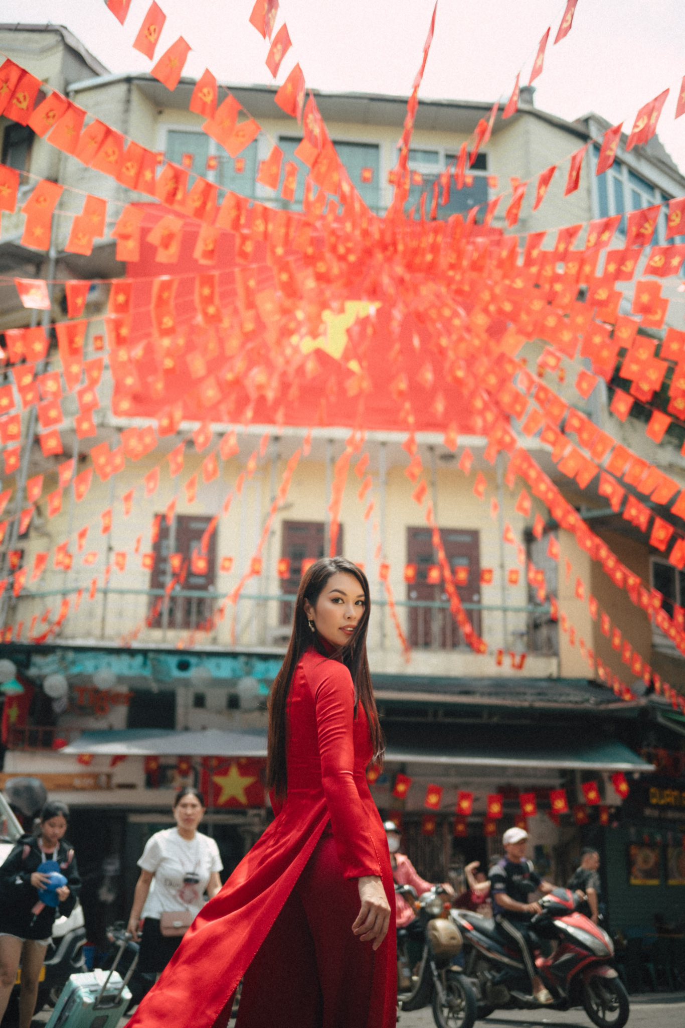 Dàn sao nhuộm đỏ MXH, không khí vui hơn Tết: Outfit xịn nhất chính là Dàn sao nhuộm đỏ MXH, không khí vui hơn Tết: Outfit xịn nhất chính là