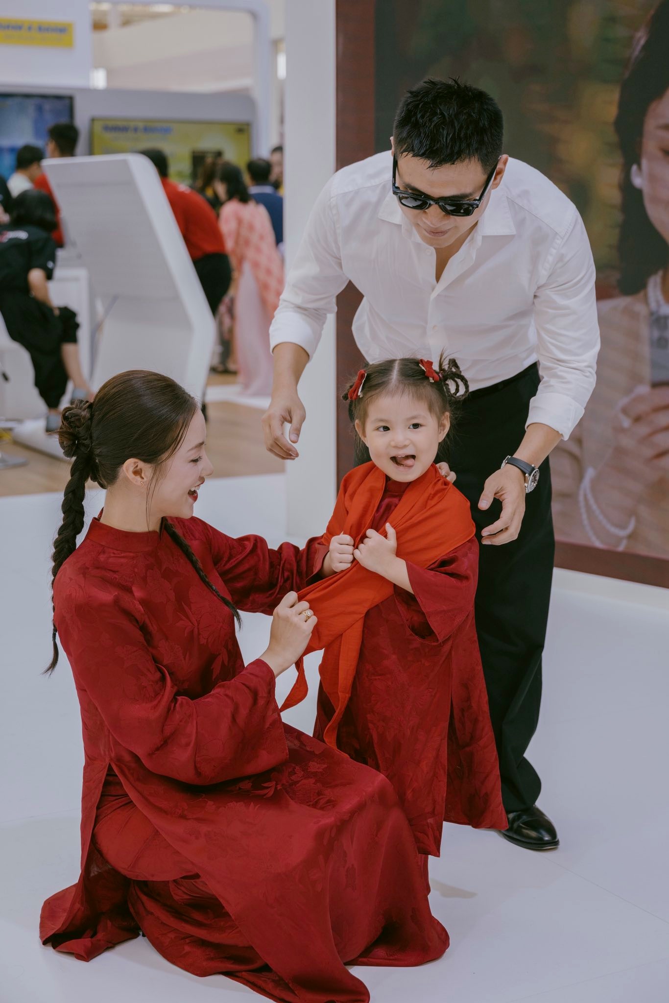 Dàn sao nhuộm đỏ MXH, không khí vui hơn Tết: Outfit xịn nhất chính là Dàn sao nhuộm đỏ MXH, không khí vui hơn Tết: Outfit xịn nhất chính là