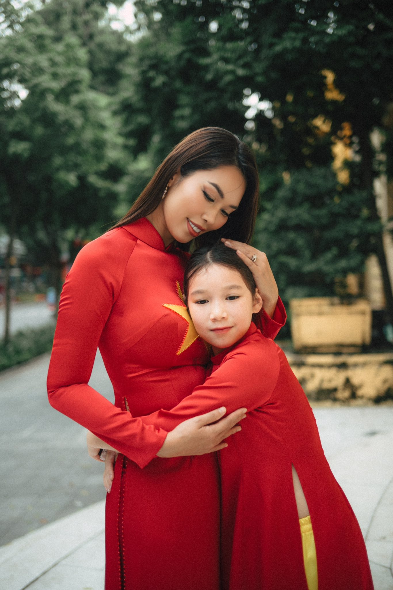 Dàn sao nhuộm đỏ MXH, không khí vui hơn Tết: Outfit xịn nhất chính là Dàn sao nhuộm đỏ MXH, không khí vui hơn Tết: Outfit xịn nhất chính là