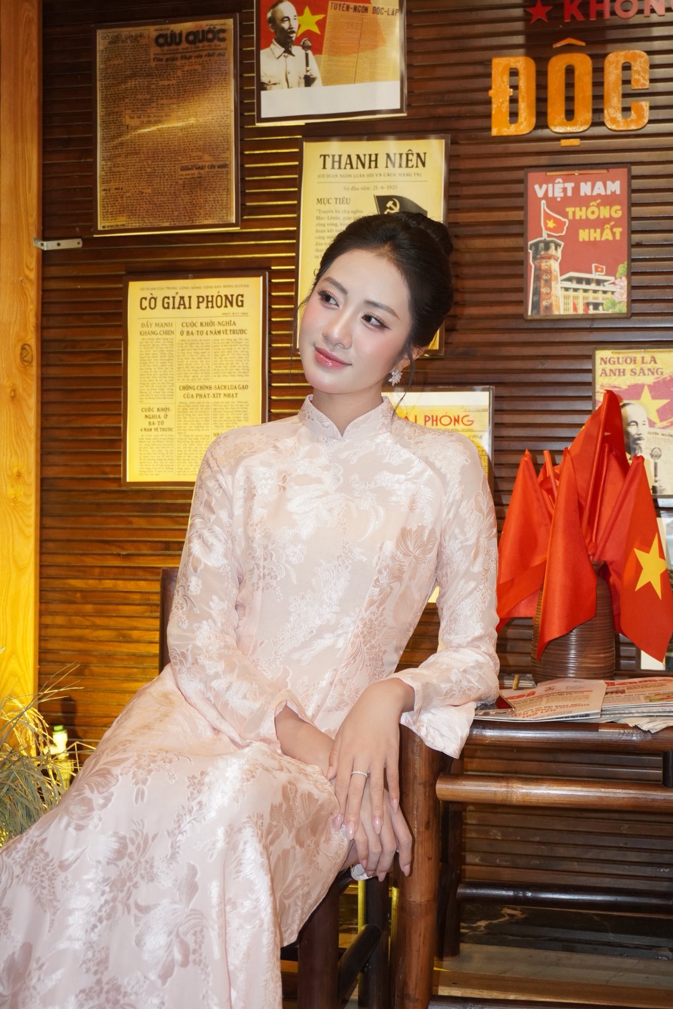 Dàn sao nhuộm đỏ MXH, không khí vui hơn Tết: Outfit xịn nhất chính là Dàn sao nhuộm đỏ MXH, không khí vui hơn Tết: Outfit xịn nhất chính là