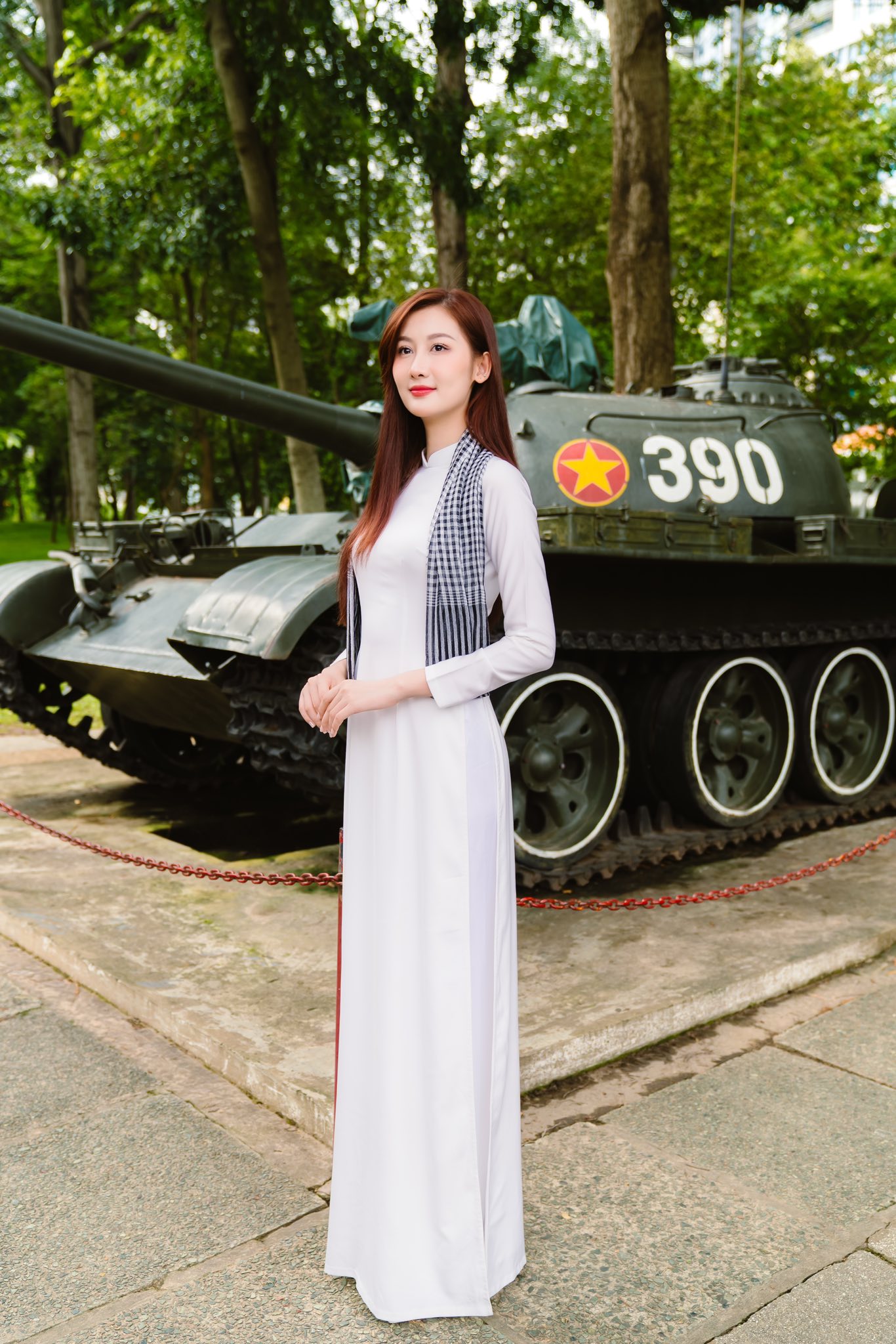 Dàn sao nhuộm đỏ MXH, không khí vui hơn Tết: Outfit xịn nhất chính là Dàn sao nhuộm đỏ MXH, không khí vui hơn Tết: Outfit xịn nhất chính là