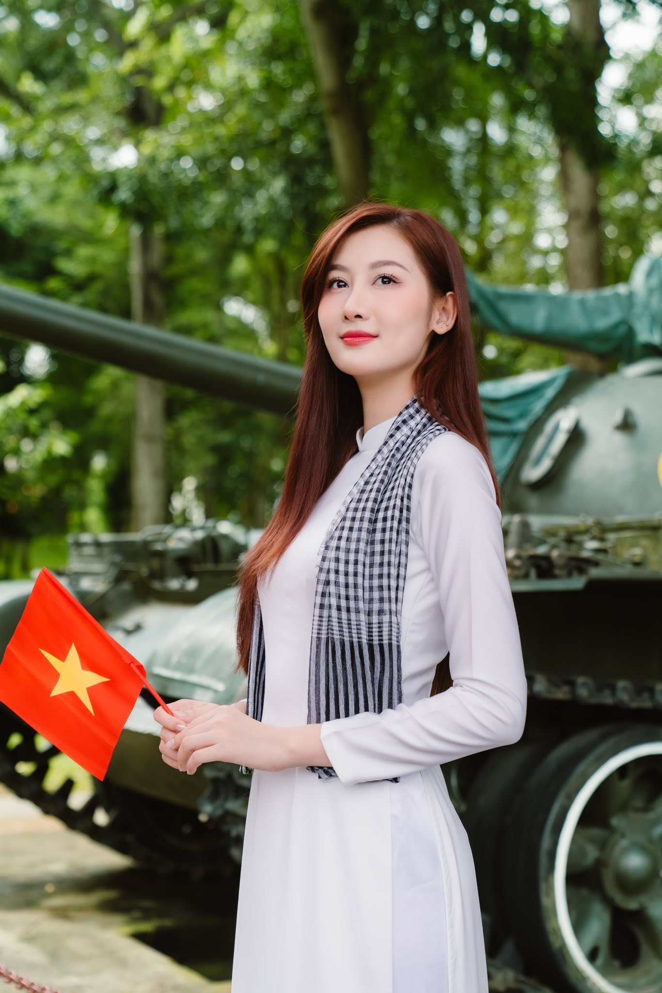 Dàn sao nhuộm đỏ MXH, không khí vui hơn Tết: Outfit xịn nhất chính là Dàn sao nhuộm đỏ MXH, không khí vui hơn Tết: Outfit xịn nhất chính là